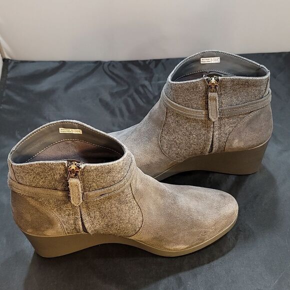 CROCS LEIGH SUEDE MIX WOMEN'S BOOTIE - Picture 8 of 14